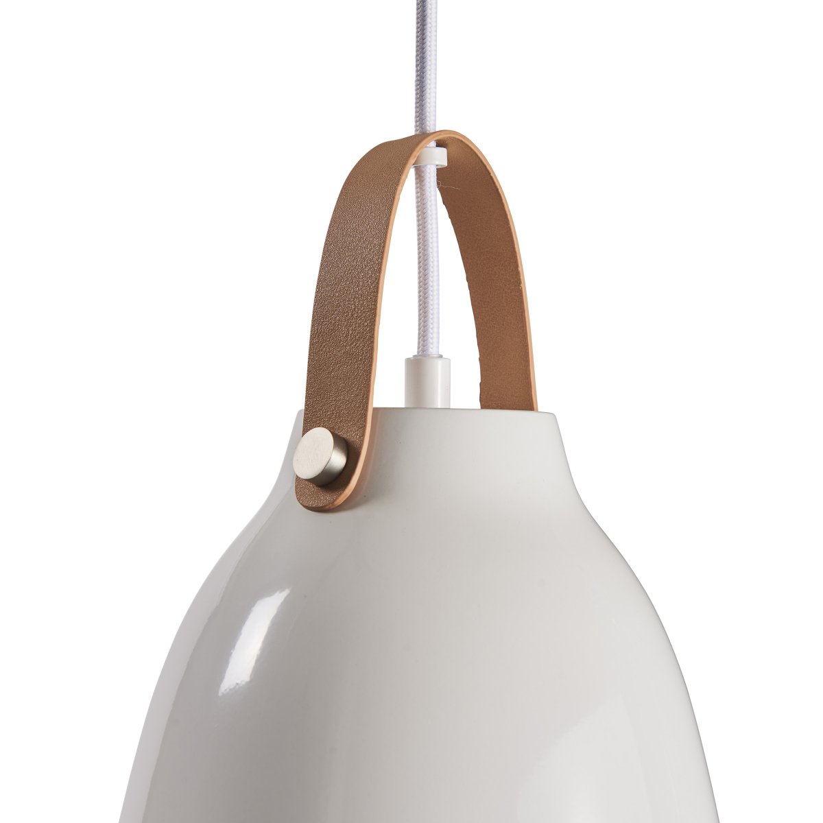 Copenhagen Ø26 Blanco de alto brillo Lámpas de techo De Dyberg Larsen - Con su diseño simple, se adapta a muchos entornos diferentes: encima de la mesa de la cocina, la mesa del comedor, en la esquina de la sala de estar o encima de su sillón favorito.