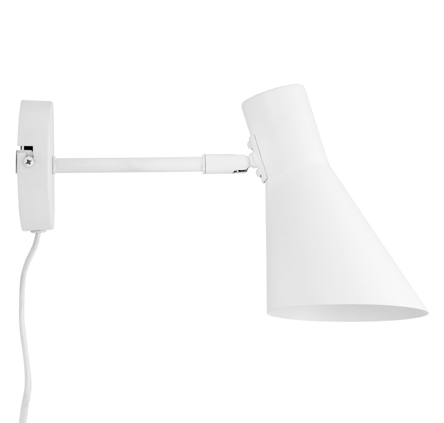 DL12 Blanco lámpara de lectura De Dyberg Larsen - La serie DL12 incluye una l&aacute;mpara de mesa, una l&aacute;mpara de pie y una l&aacute;mpara de pared, lo que le brinda la oportunidad de satisfacer todas sus necesidades de iluminaci&oacute;n con el mismo dise&ntilde;o elegante.