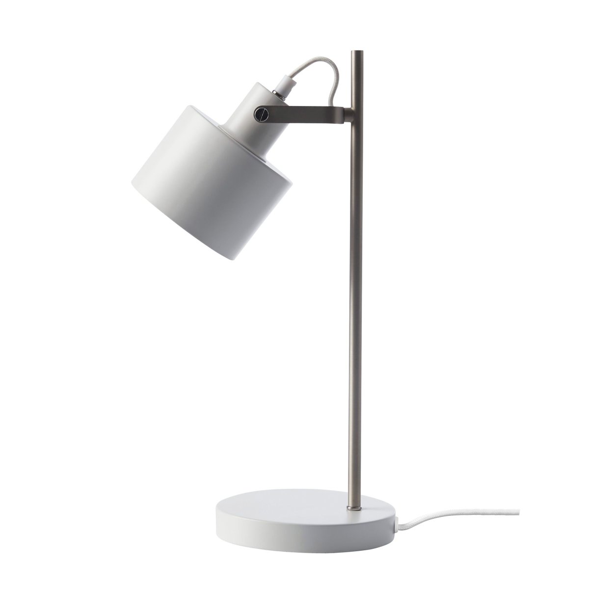 Ocean 43cm Cromo lámpara de escritorio De Dyberg Larsen - Ocean encanta con su diseño retro con un toque de estilo moderno y, por lo tanto, es adecuado tanto para el dormitorio como como fuente de luz indirecta en la sala de estar.