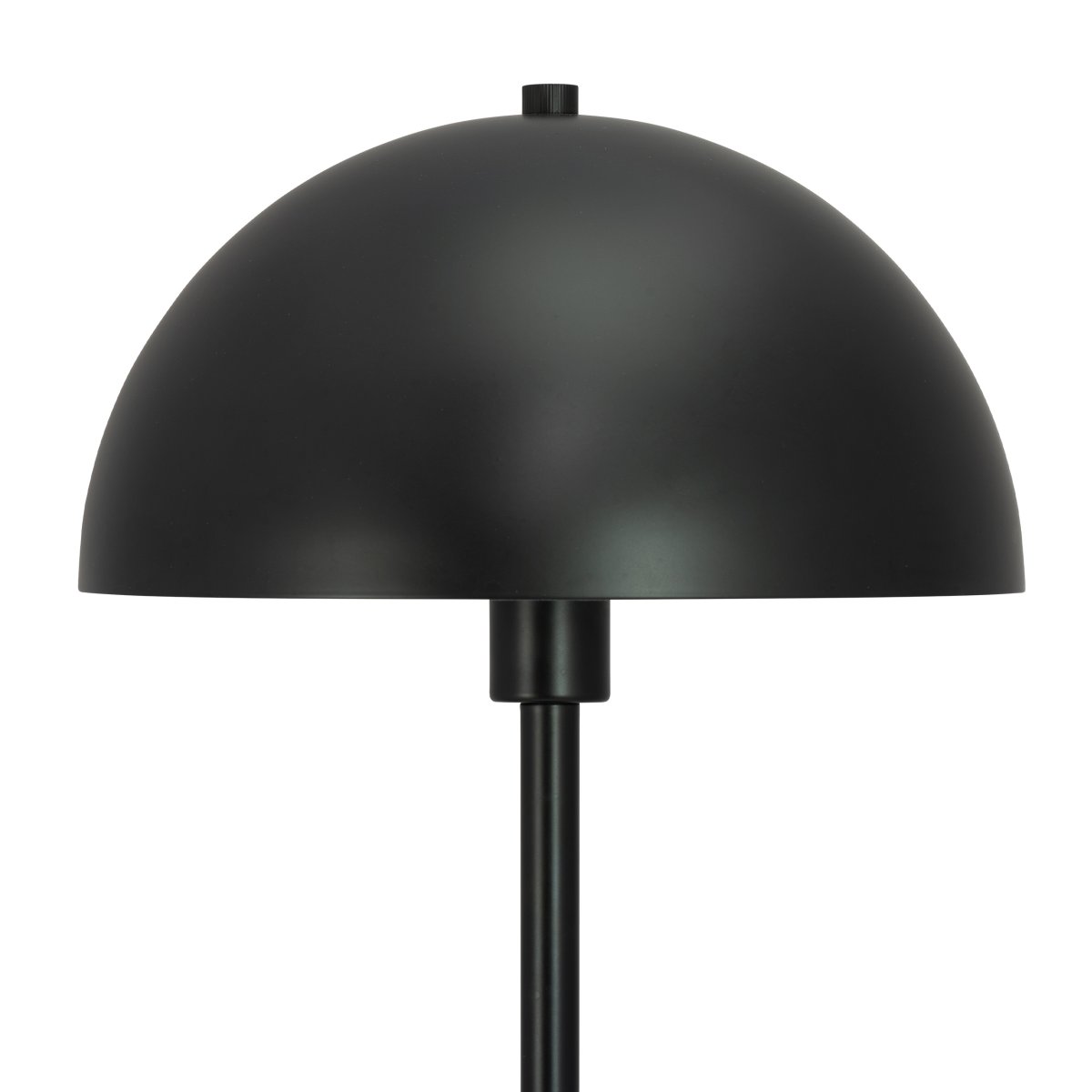 Stockholm 43cm Negro lámpara de mesa De Dyberg Larsen - La l&aacute;mpara emite una luz suave y agradable que crea un ambiente agradable, ya sea colocada en el escritorio, la mesita de noche o en la sala de estar.