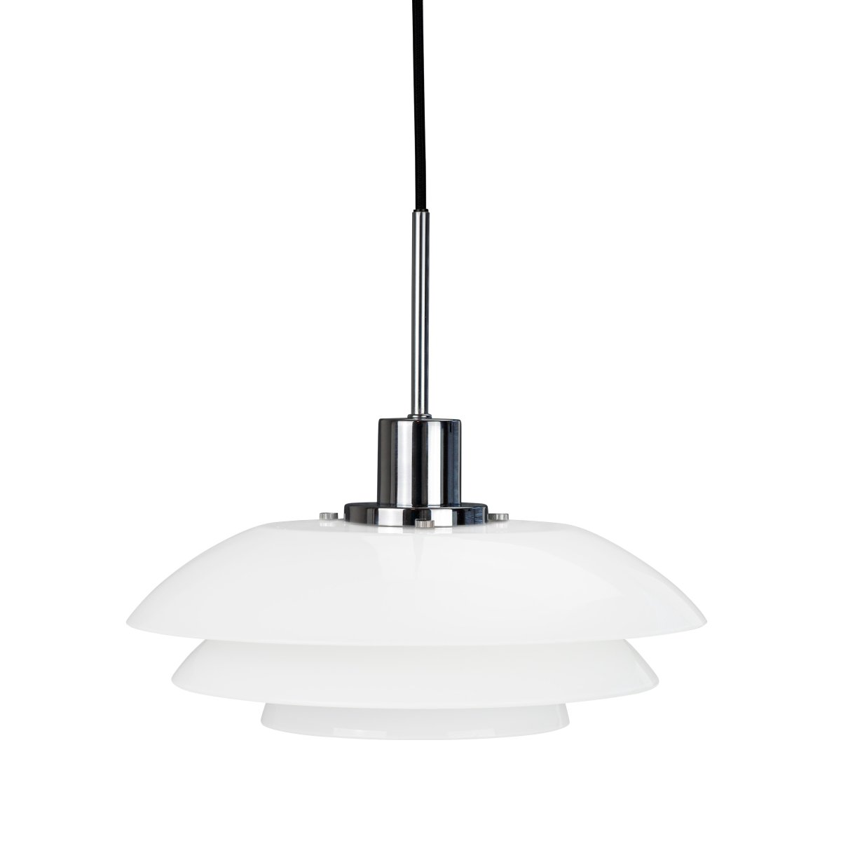 DL31 Ø31 Cromo Lámpas de techo De Dyberg Larsen - Esta nueva colección incluye una lámpara de pie, una lámpara de mesa y una lámpara colgante, lo que te permitirá renovar toda tu casa con un estilo unificado.