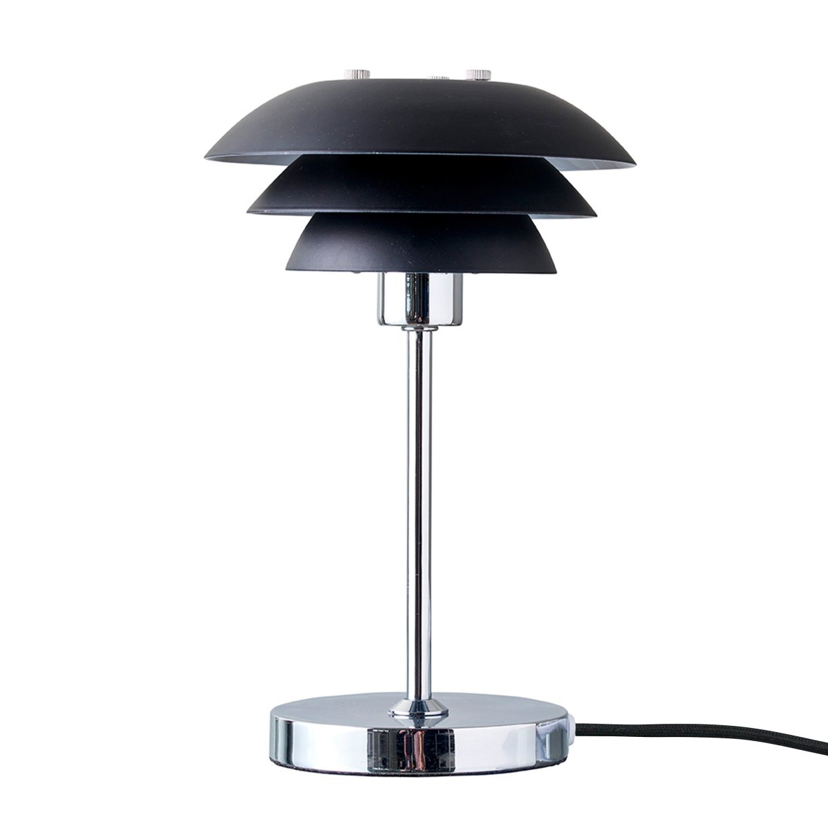 DL16 25cm Negro lámpara de mesa De Dyberg Larsen - La lámpara de mesa DL16 es una lámpara elegante y compacta, perfecta para una estantería o una habitación pequeña.