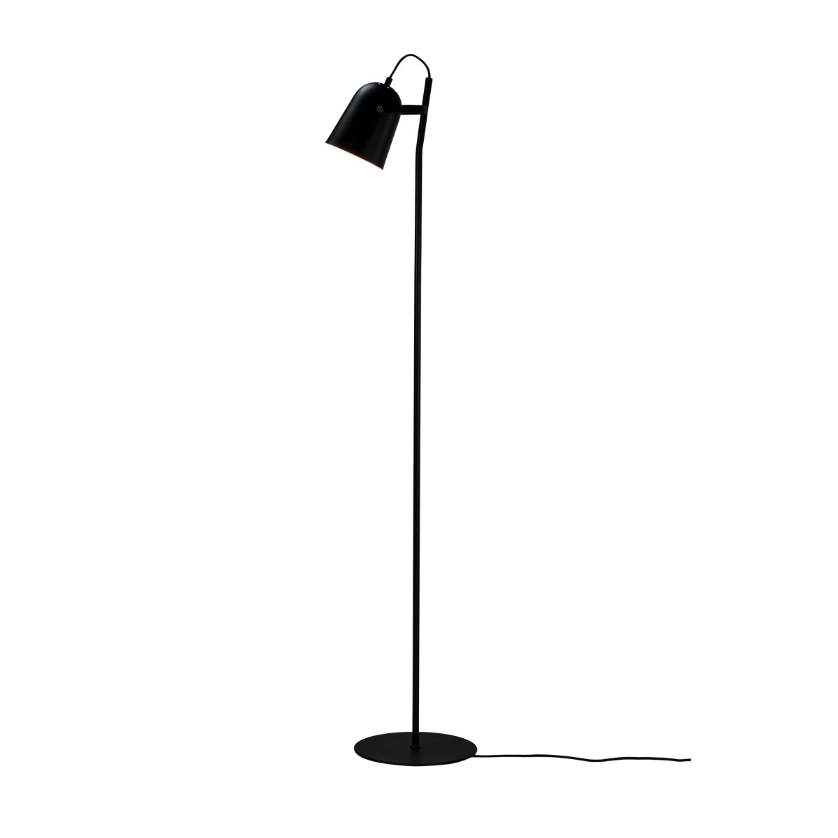 Oslo Negro lámpara de pie De Dyberg Larsen - Con su diseño simple en negro mate y su pantalla ajustable, Oslo crea un agradable punto de luz que encaja perfectamente en la sala de estar, junto al sillón de lectura o en el dormitorio.