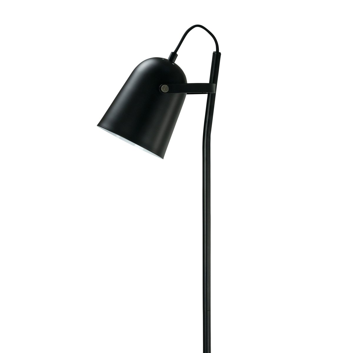 Oslo Negro lámpara de pie De Dyberg Larsen - Con su diseño simple en negro mate y su pantalla ajustable, Oslo crea un agradable punto de luz que encaja perfectamente en la sala de estar, junto al sillón de lectura o en el dormitorio.