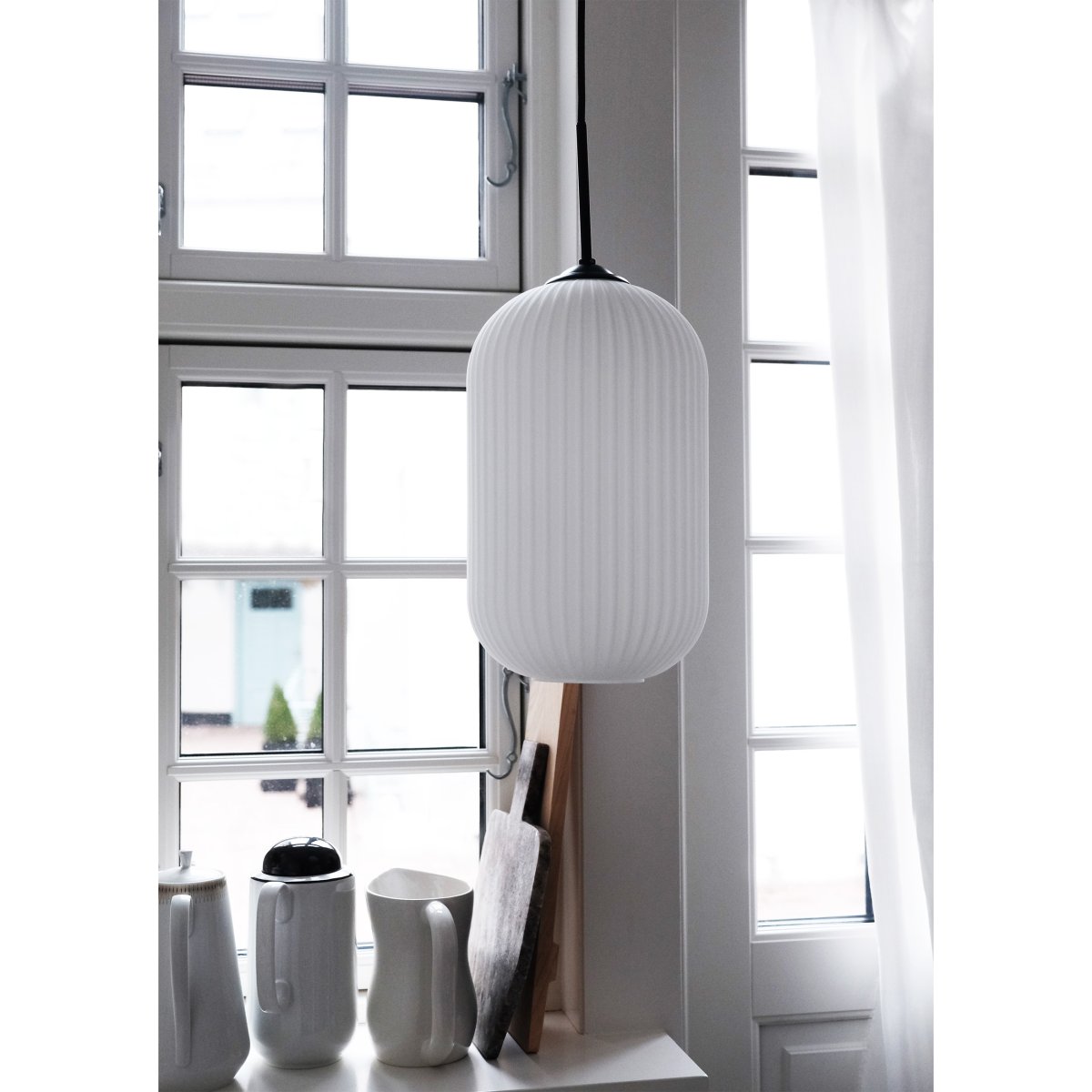 Riflet Ø14 Negro Lámpas de techo De Dyberg Larsen - Tamaño y ajuste perfectos sobre la mesa del comedor, en el pasillo o en la cocina.