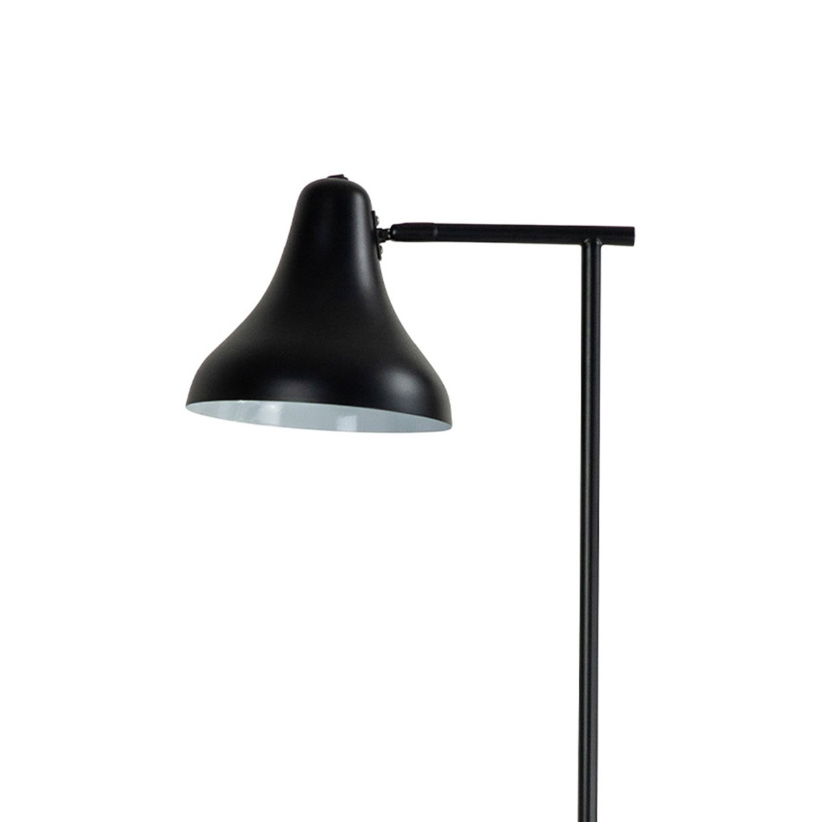 Tokyo Negro lámpara de pie De Dyberg Larsen - La elegante base de la lámpara tiene forma de arco, lo que crea una sensación de espacio y calma alrededor de la lámpara.