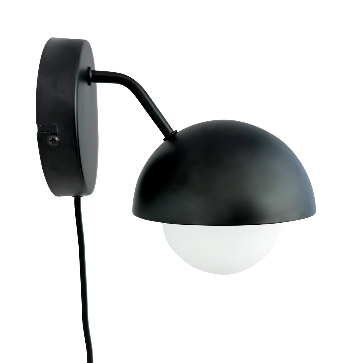 Rose Ø15 Negro mate lámpara de pared De Dyberg Larsen - Ya sea que desee iluminar su sala de estar, dormitorio o &aacute;rea de trabajo, la l&aacute;mpara de pared Rose crea la atm&oacute;sfera adecuada.