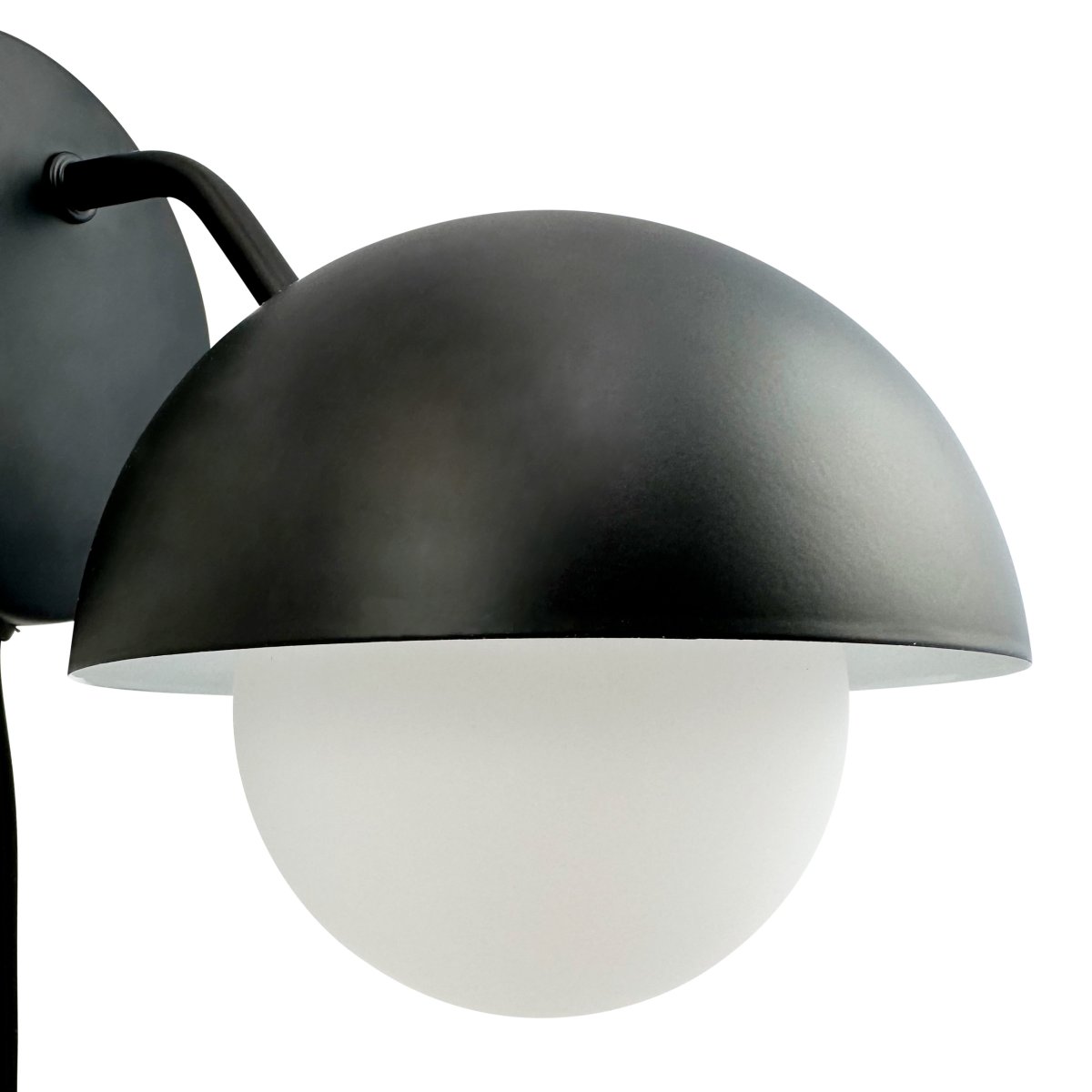 Rose Ø15 Negro mate lámpara de pared De Dyberg Larsen - Ya sea que desee iluminar su sala de estar, dormitorio o &aacute;rea de trabajo, la l&aacute;mpara de pared Rose crea la atm&oacute;sfera adecuada.