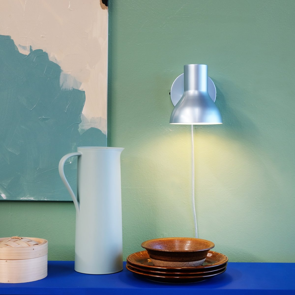 Bob Azul lámpara de lectura De Dyberg Larsen - Bob &auml;r det perfekta valet f&ouml;r det moderna hemmet och kombinerar stilren design med funktionalitet.