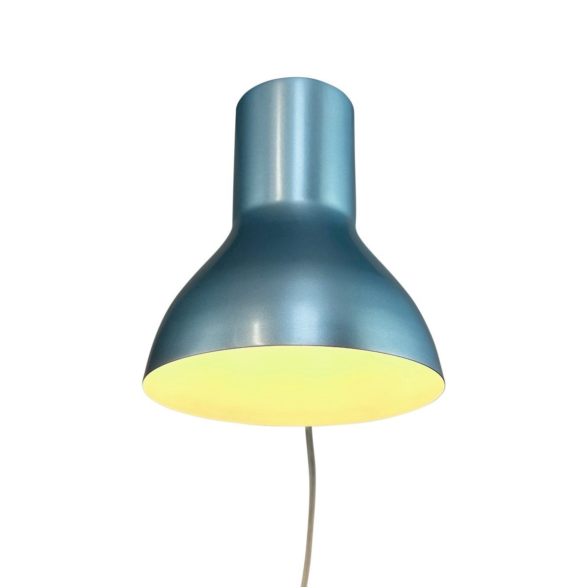 Bob Azul lámpara de lectura De Dyberg Larsen - Bob &auml;r det perfekta valet f&ouml;r det moderna hemmet och kombinerar stilren design med funktionalitet.