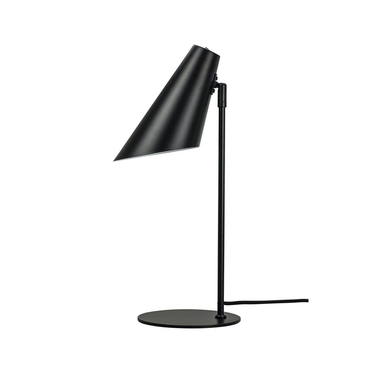 Cale 50cm Negro lámpara de escritorio De Dyberg Larsen - La lámpara de mesa de metal negro mate y con cabezal giratorio libre es perfecta como luz de lectura en el dormitorio o como elegante detalle de decoración en el salón.