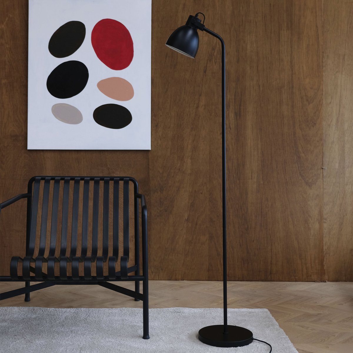 Coast Negro lámpara de pie De Dyberg Larsen - Se suministra con cable textil negro de 1,8 m de longitud con interruptor de encendido.