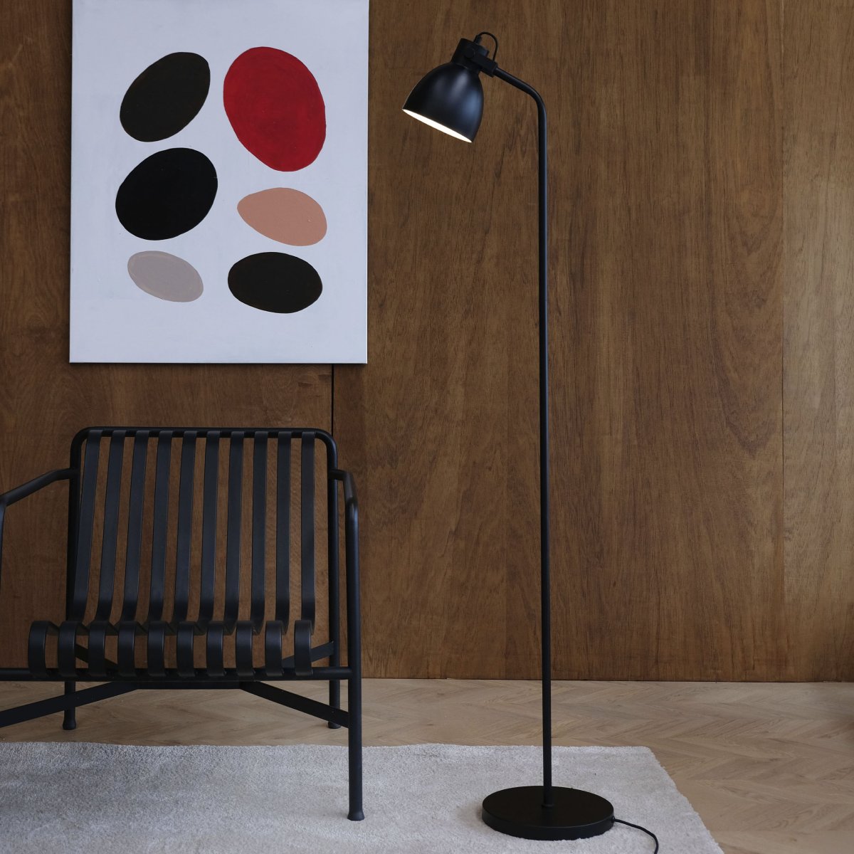 Coast Negro lámpara de pie De Dyberg Larsen - Se suministra con cable textil negro de 1,8 m de longitud con interruptor de encendido.