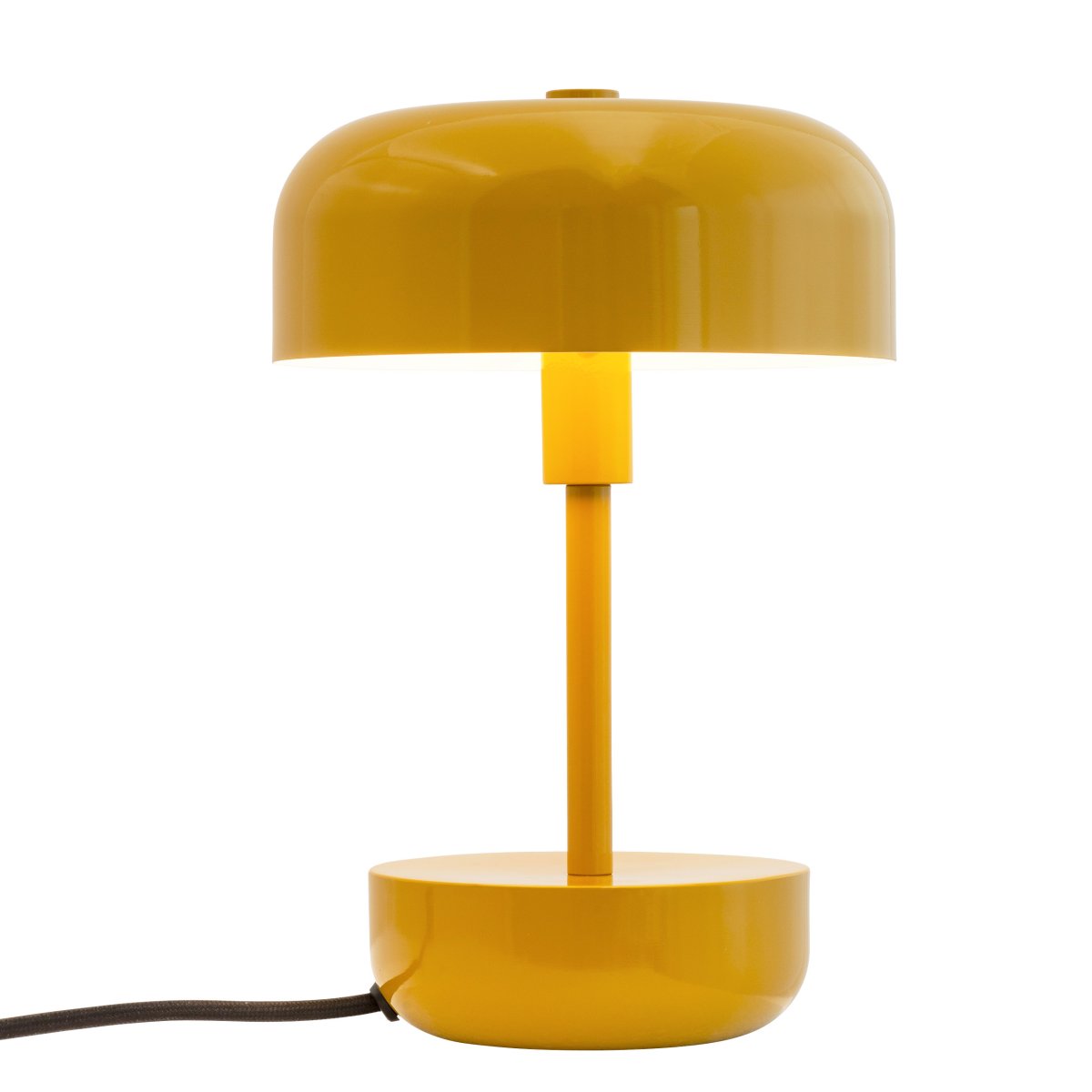 Haipot 25cm Curry lámpara de mesa De Dyberg Larsen - La lámpara de mesa Haipot, diseñada por el diseñador danés Frank Kerdil para Dyberg Larsen, crea un equilibrio perfecto entre el estilo retro y el moderno.