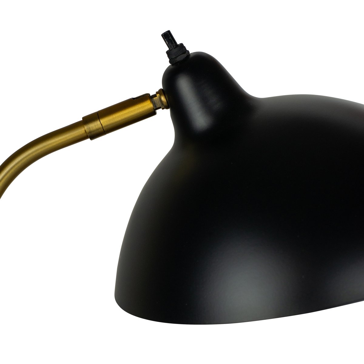 Futura 55cm Latón lámpara de mesa De Dyberg Larsen - El interruptor de encendido est&aacute; ubicado en la parte superior de la pantalla de la l&aacute;mpara para facilitar su operaci&oacute;n.
