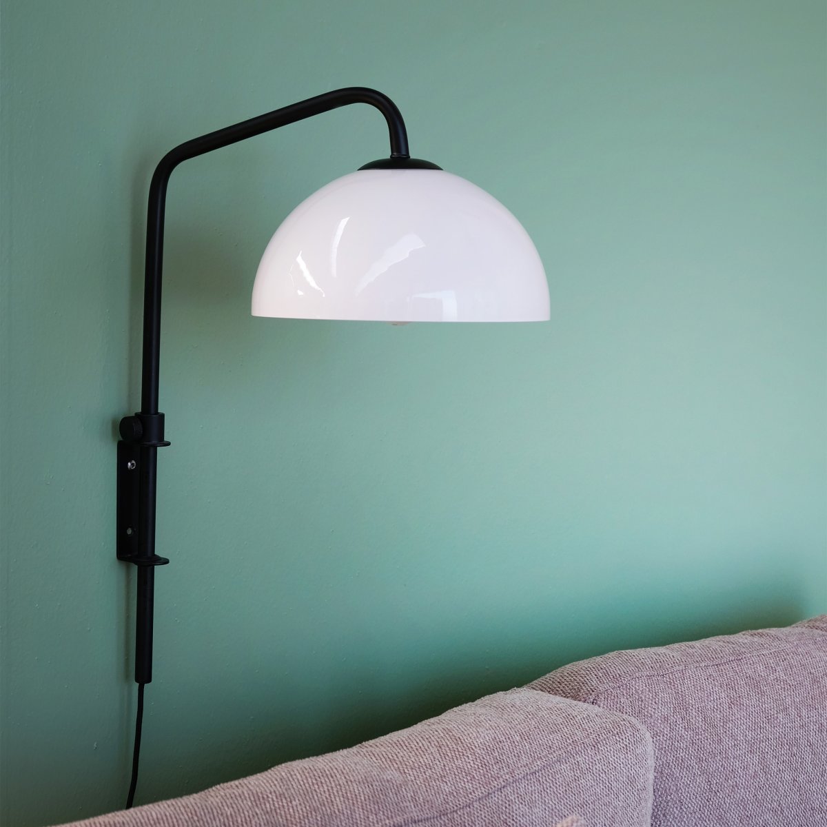 Jazz 43cm Negro lámpara de pared De Dyberg Larsen - Se suministra con cable textil negro de 1,6 m de longitud con interruptor de encendido.