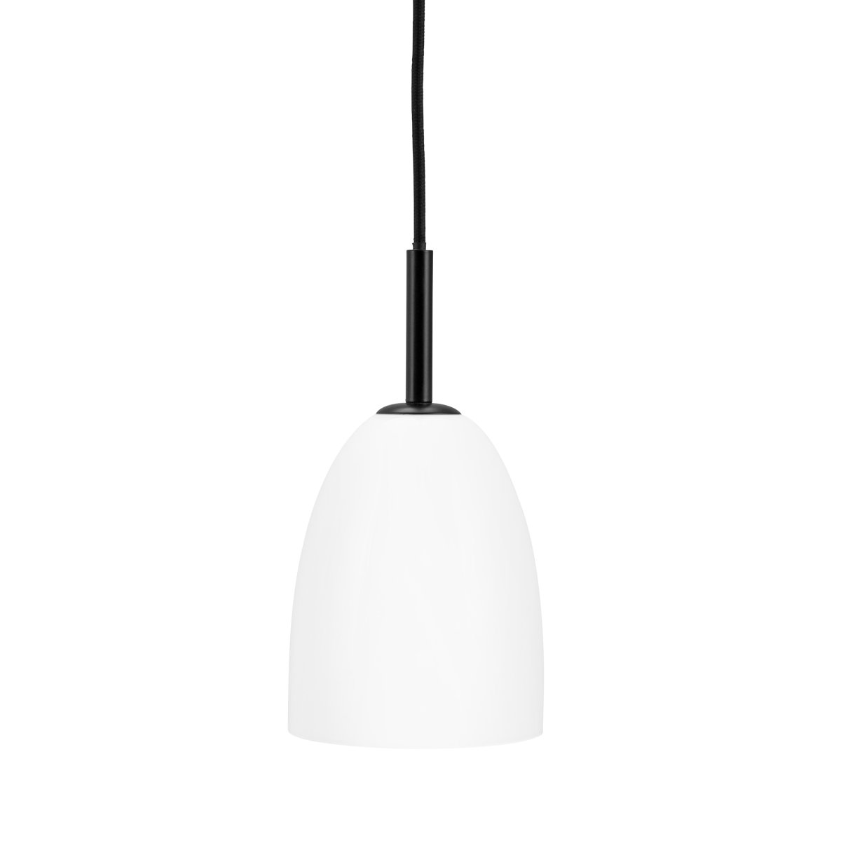 Jazz Ø12 Negro Lámpas de techo De Dyberg Larsen - Recomendamos colocar una luz en un rincón oscuro de su hogar o varias en fila sobre la mesa del comedor para una solución de iluminación elegante.