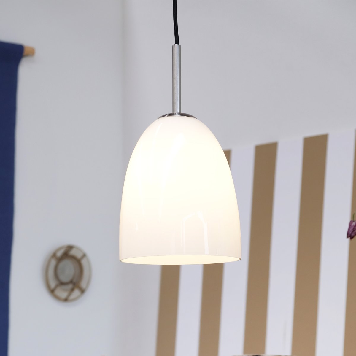 Jazz Ø18 acero cepillado Lámpas de techo De Dyberg Larsen - El dise&ntilde;o de la l&aacute;mpara emite una luz suave y agradable y crea un ambiente c&aacute;lido y acogedor.