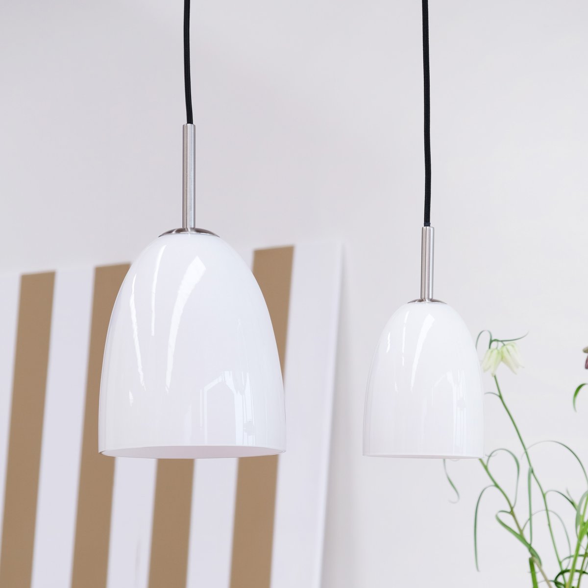 Jazz Ø18 acero cepillado Lámpas de techo De Dyberg Larsen - El dise&ntilde;o de la l&aacute;mpara emite una luz suave y agradable y crea un ambiente c&aacute;lido y acogedor.