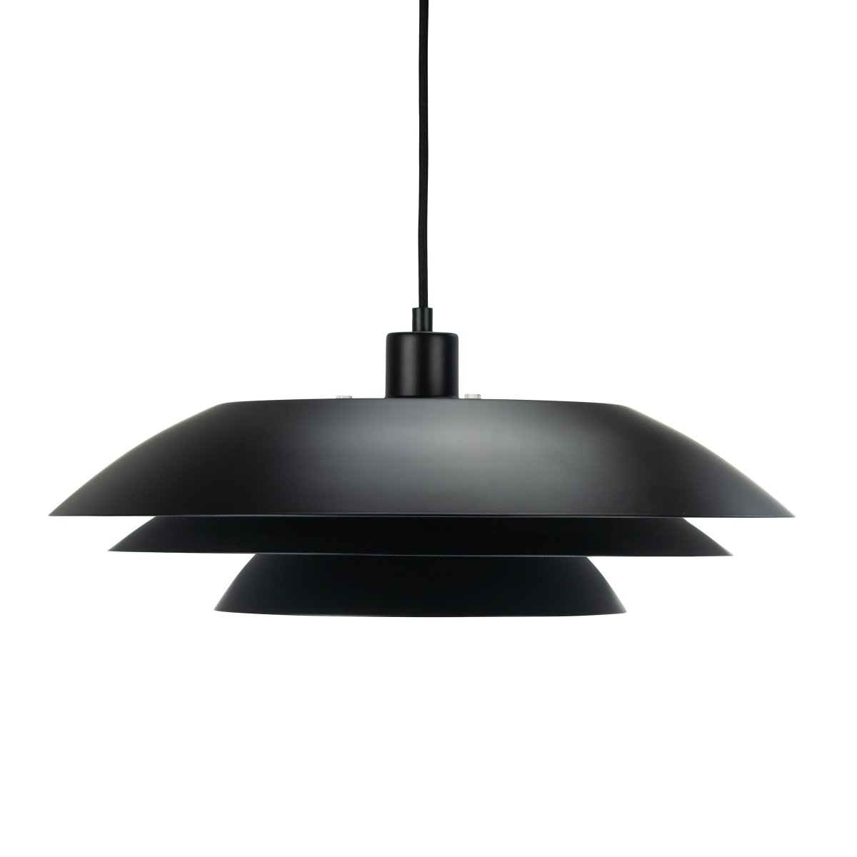 DL45 Ø45 Negro Lámpas de techo De Dyberg Larsen - Las pantallas de las l&aacute;mparas modelan la luz y proporcionan una iluminaci&oacute;n agradable, por ejemplo, sobre la mesa del comedor o de caf&eacute;.