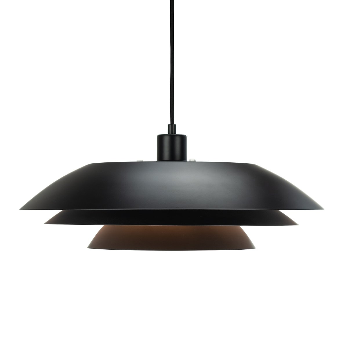 DL45 Ø45 Negro Lámpas de techo De Dyberg Larsen - Las pantallas de las l&aacute;mparas modelan la luz y proporcionan una iluminaci&oacute;n agradable, por ejemplo, sobre la mesa del comedor o de caf&eacute;.