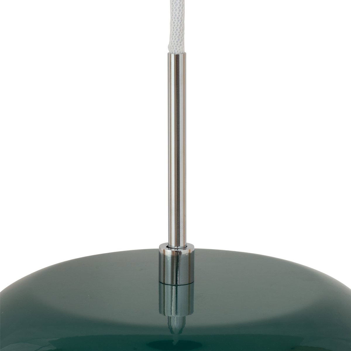 Haipot Ø23 Verde oscuro Lámpas de techo De Dyberg Larsen - La lámpara Haipot tiene una elegante pantalla de cristal opalino y una pantalla de metal de color verde apagado.