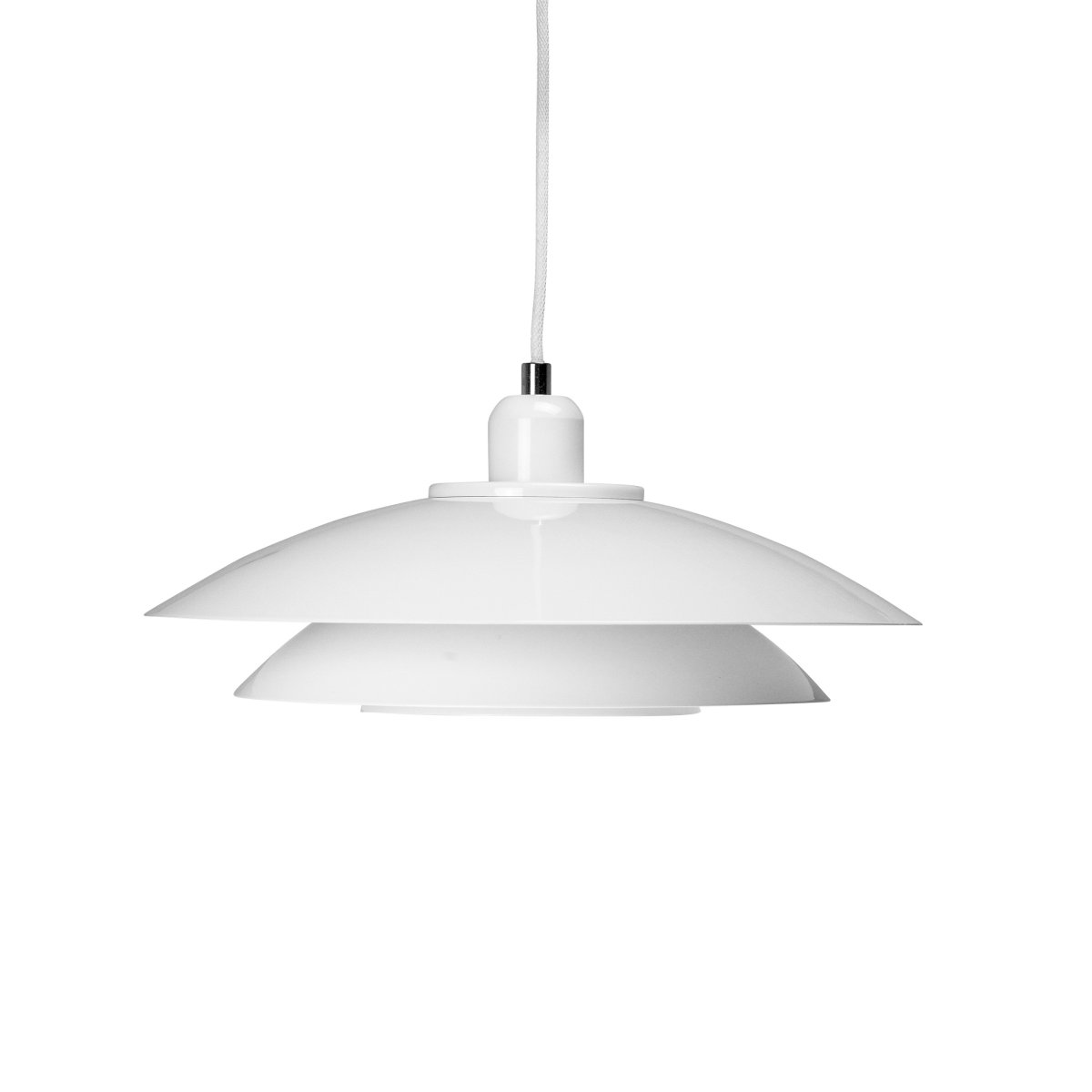 Kaje Ø40 Blanco Lámpas de techo De Dyberg Larsen - Se recomienda colocarlo encima de la mesa del comedor o de la mesa de café.