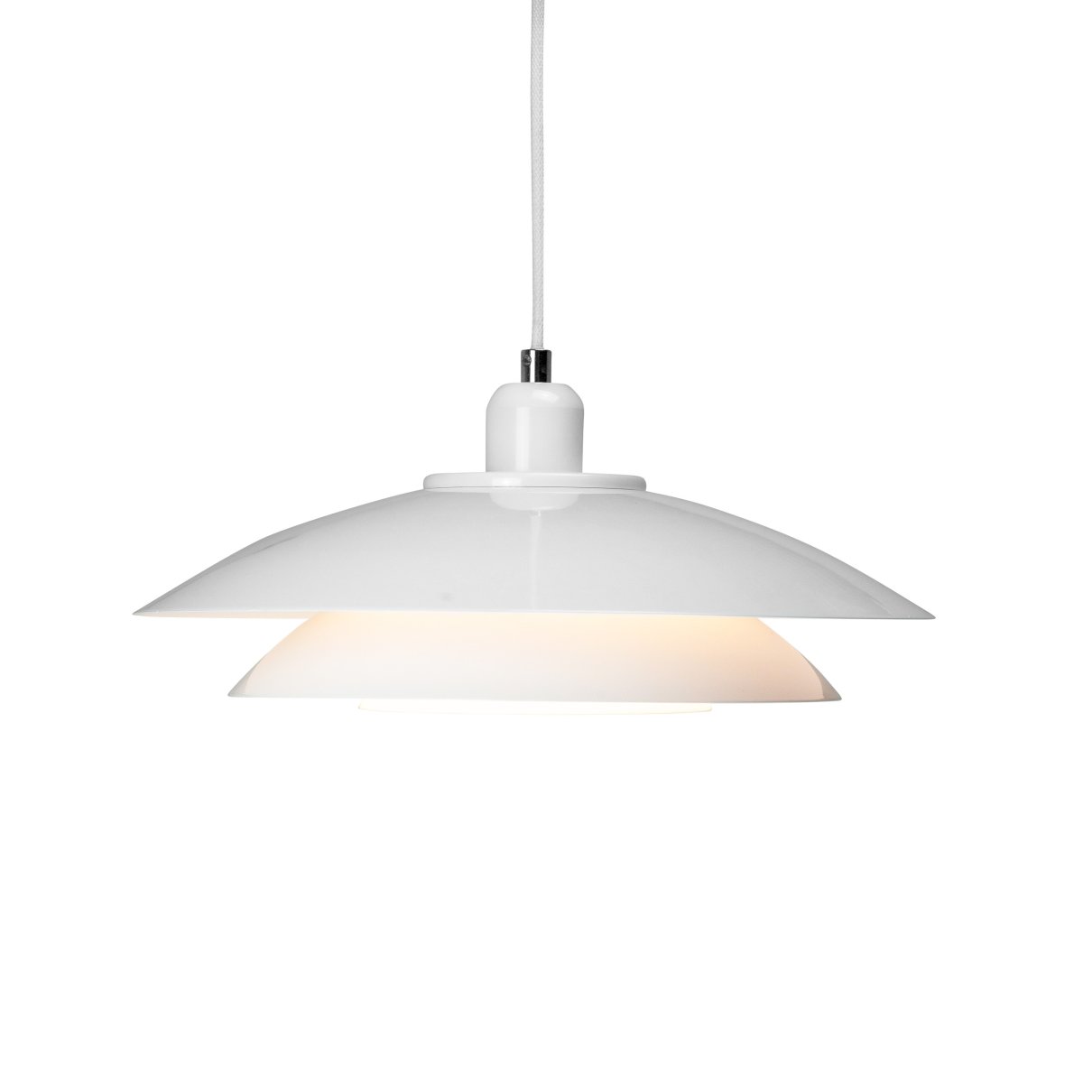 Kaje Ø40 Blanco Lámpas de techo De Dyberg Larsen - Se recomienda colocarlo encima de la mesa del comedor o de la mesa de café.