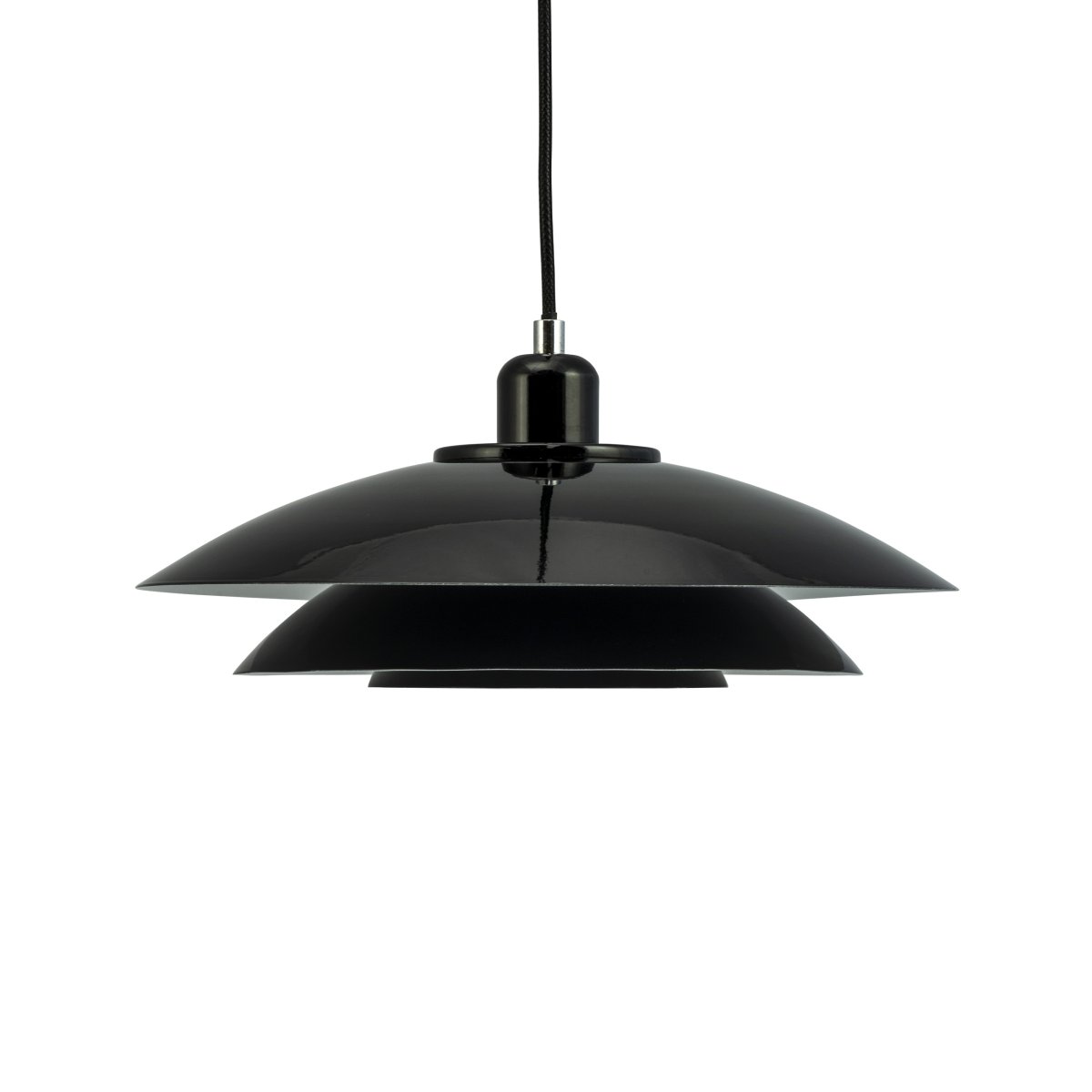 Kaje Ø40 Negro Lámpas de techo De Dyberg Larsen - Se recomienda colocarlo encima de la mesa del comedor o de la mesa de café.