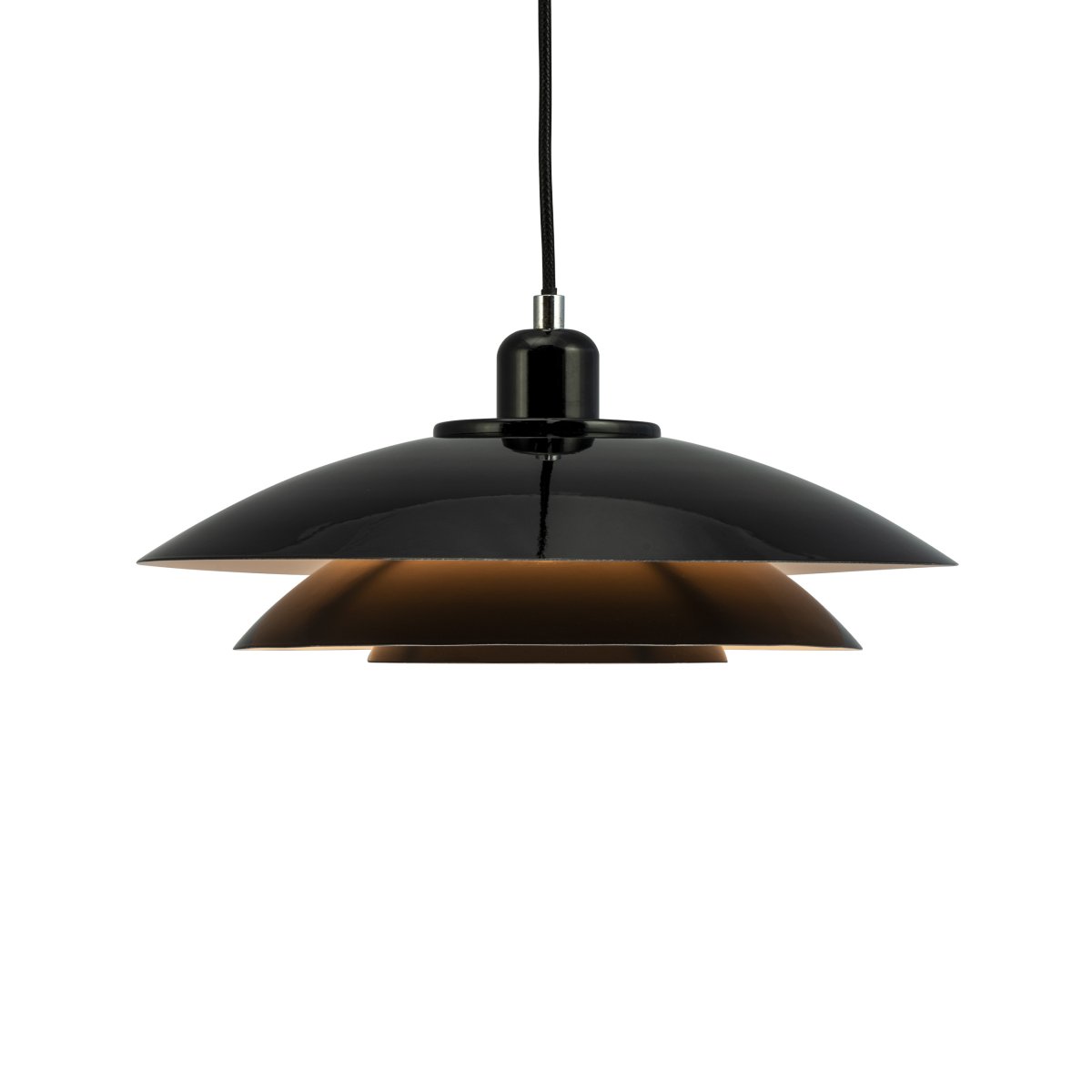 Kaje Ø40 Negro Lámpas de techo De Dyberg Larsen - Se recomienda colocarlo encima de la mesa del comedor o de la mesa de café.