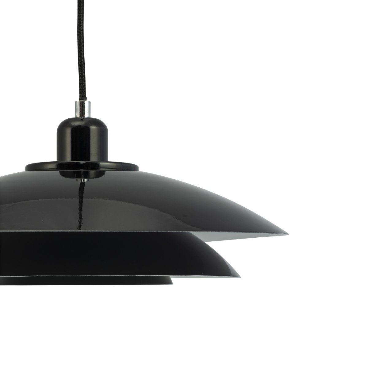 Kaje Ø40 Negro Lámpas de techo De Dyberg Larsen - Se recomienda colocarlo encima de la mesa del comedor o de la mesa de café.