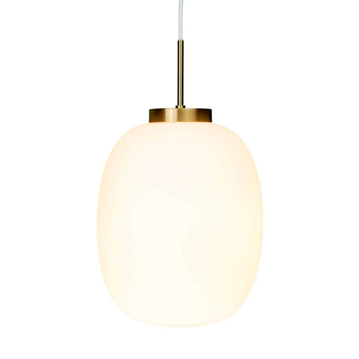 DL39 Ø25 Latón Lámpas de techo De Dyberg Larsen - La combinaci&oacute;n de cristal opalino y lat&oacute;n lo convierte en un detalle decorativo de decoraci&oacute;n en el hogar.