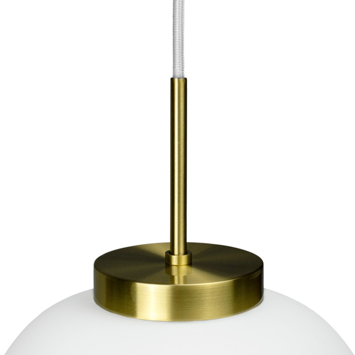 DL39 Ø25 Latón Lámpas de techo De Dyberg Larsen - La combinaci&oacute;n de cristal opalino y lat&oacute;n lo convierte en un detalle decorativo de decoraci&oacute;n en el hogar.