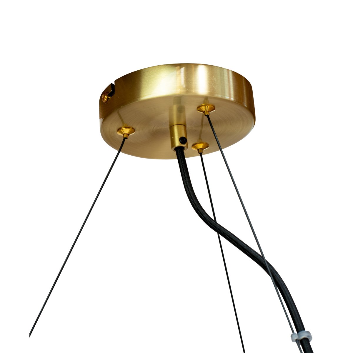 Como Ø65 Latón Lámpas de techo De Dyberg Larsen - El marco de color latón de la lámpara le da una sensación lujosa y la convierte en un complemento perfecto sobre la mesa del comedor o en la sala de estar.