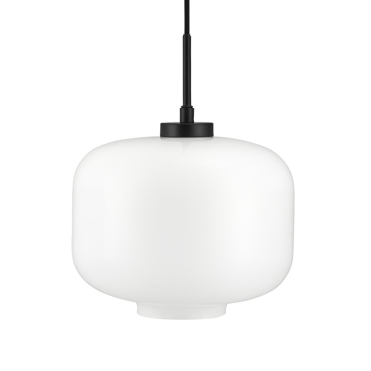 Arp Ø25 Ópalo Lámpas de techo De Dyberg Larsen - La suspensión está realizada en metal negro mate y el cable es de tejido negro.