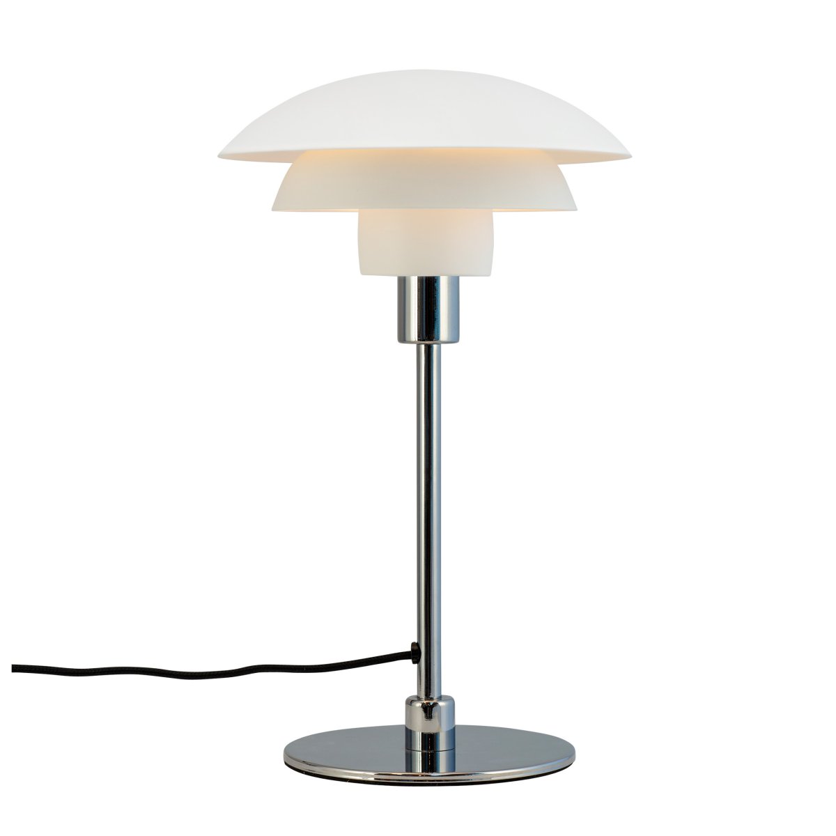 Morph 35cm Blanco lámpara de mesa De Dyberg Larsen - La l&aacute;mpara viene con un cable de tela de 1,6 metros de largo y tiene un interruptor de encendido en la parte superior.
