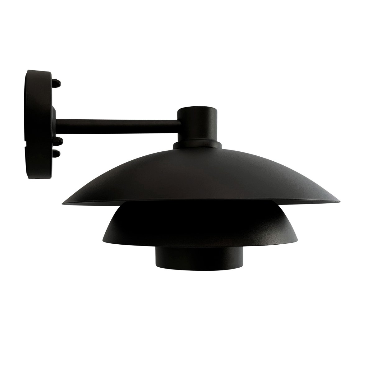 Morph Negro lámpara de exterior De Dyberg Larsen - Cree un ambiente acogedor en su puerta de entrada con la iluminación exterior Morph en hermoso metal negro.