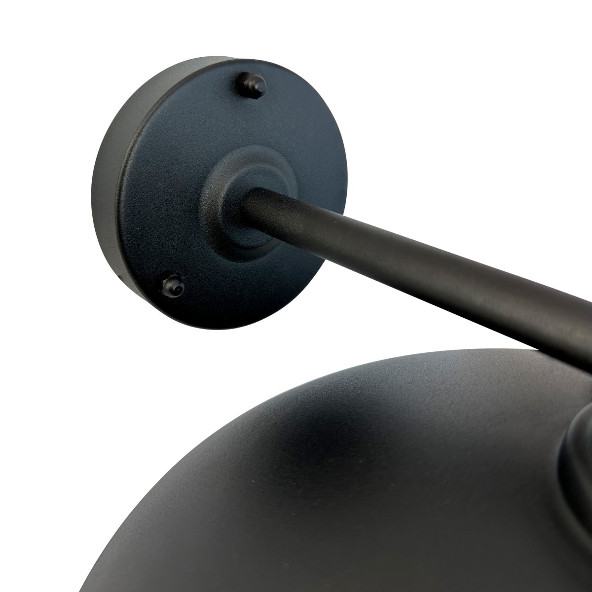 Morph Negro lámpara de exterior De Dyberg Larsen - Cree un ambiente acogedor en su puerta de entrada con la iluminación exterior Morph en hermoso metal negro.