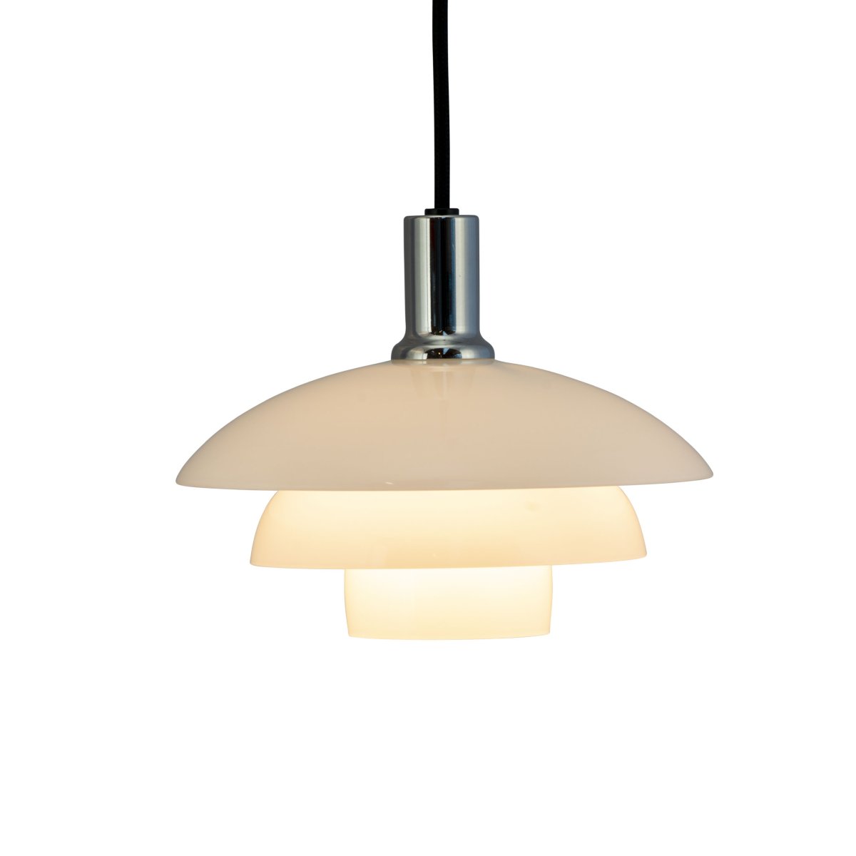 Morph Ø20 Ópalo Lámpas de techo De Dyberg Larsen - Una hermosa l&aacute;mpara colgante del fabricante dan&eacute;s Dyberg Larsen, que a&ntilde;ade un toque n&oacute;rdico cl&aacute;sico y elegante a muchas habitaciones de la casa.
