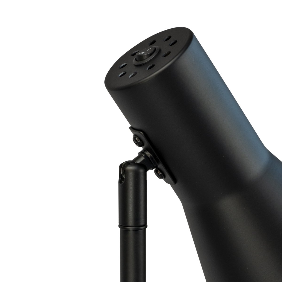 DL12 Negro lámpara de pie De Dyberg Larsen - El interruptor de encendido y apagado se encuentra en la pantalla y es f&aacute;cil de usar.