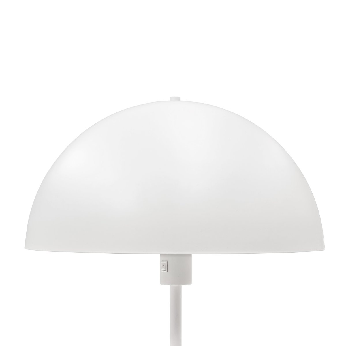 Stockholm Blanco lámpara de pie De Dyberg Larsen - La l&aacute;mpara de pie blanca de la serie Stockholm con una altura de 140 cm es ideal para iluminar el sal&oacute;n, el dormitorio, la oficina y muchas otras estancias.