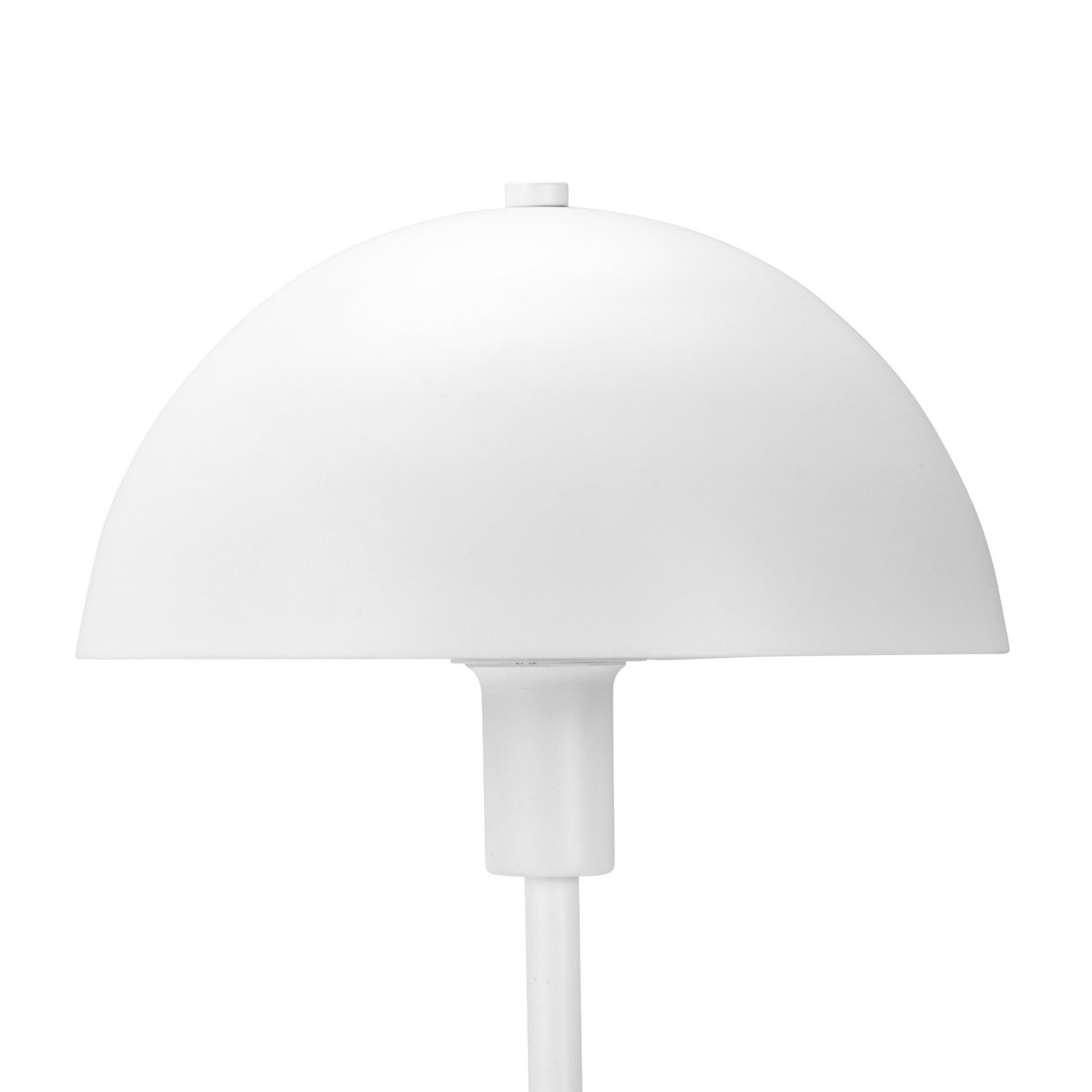 Stockholm 40cm Blanco lámpara de mesa De Dyberg Larsen - La pequeña lámpara de mesa blanca de la serie Stockholm con una altura de 38 cm es ideal como fuente de luz en la estantería, en un estante estrecho, en el alféizar de la ventana, en la mesita de noche y en muchos otros lugares.