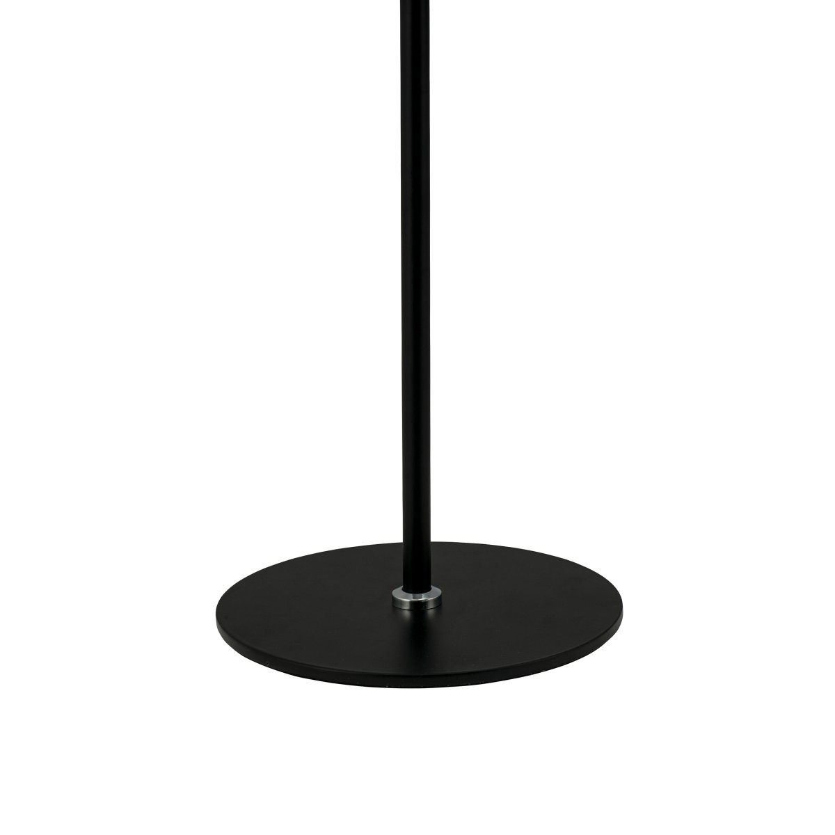 Easton 56cm Negro lámpara de escritorio De Dyberg Larsen - Las lámparas están hechas de metal negro con detalles cromados y tienen una longitud de cable de 100 cm.