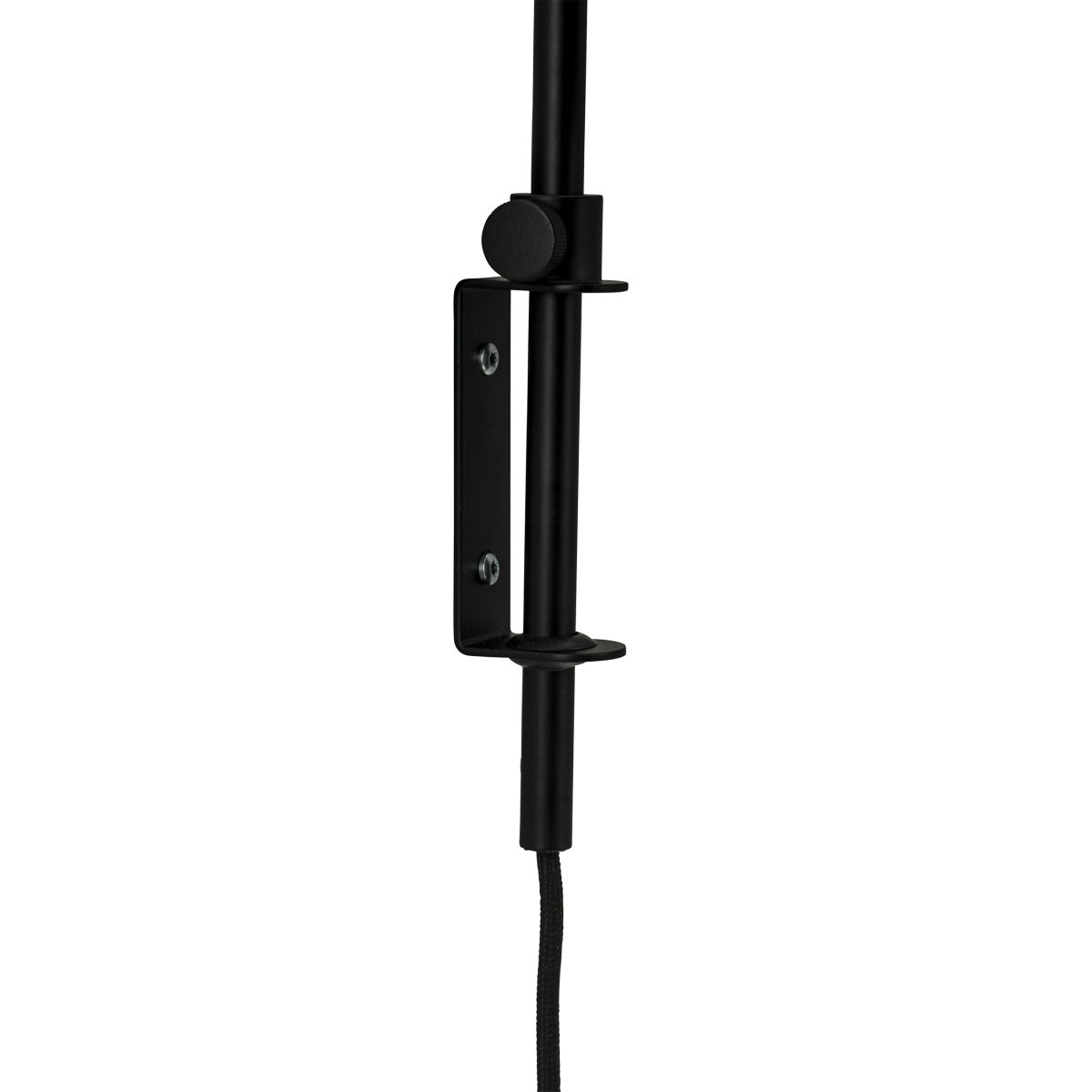 Easton 43cm Negro lámpara de pared De Dyberg Larsen - Fabricado en metal negro con detalles cromados y una longitud de cable de 1,6 metros.