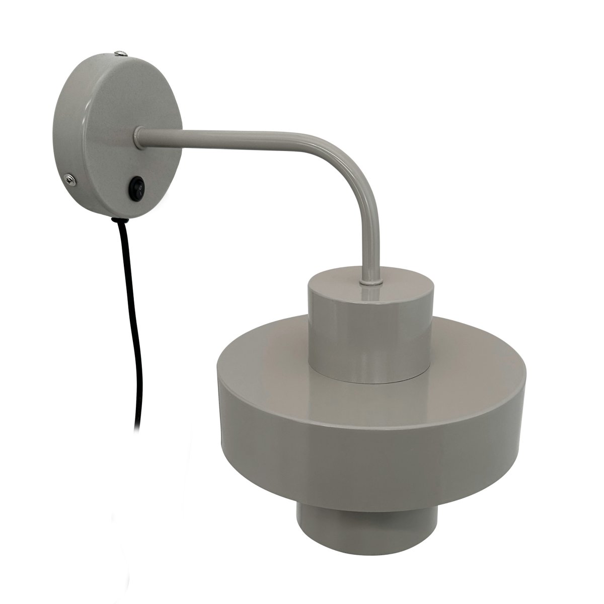 Stoke Ø15 Gris cálido lámpara de pared De Dyberg Larsen - La lámpara funciona como un elegante detalle de decoración y como fuente de luz y tiene un interruptor de encendido en la base.