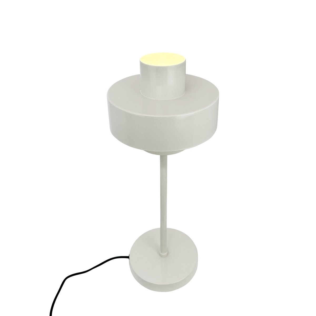 Stoke 50cm Blanco lámpara de mesa De Dyberg Larsen - La lámpara es adecuada tanto como detalle de decoración escultórico como punto de luz, por ejemplo en la cocina, en el escritorio o en el salón.