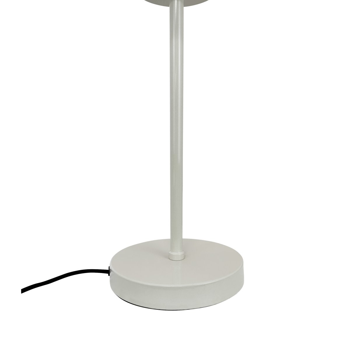 Stoke 50cm Blanco lámpara de mesa De Dyberg Larsen - La lámpara es adecuada tanto como detalle de decoración escultórico como punto de luz, por ejemplo en la cocina, en el escritorio o en el salón.