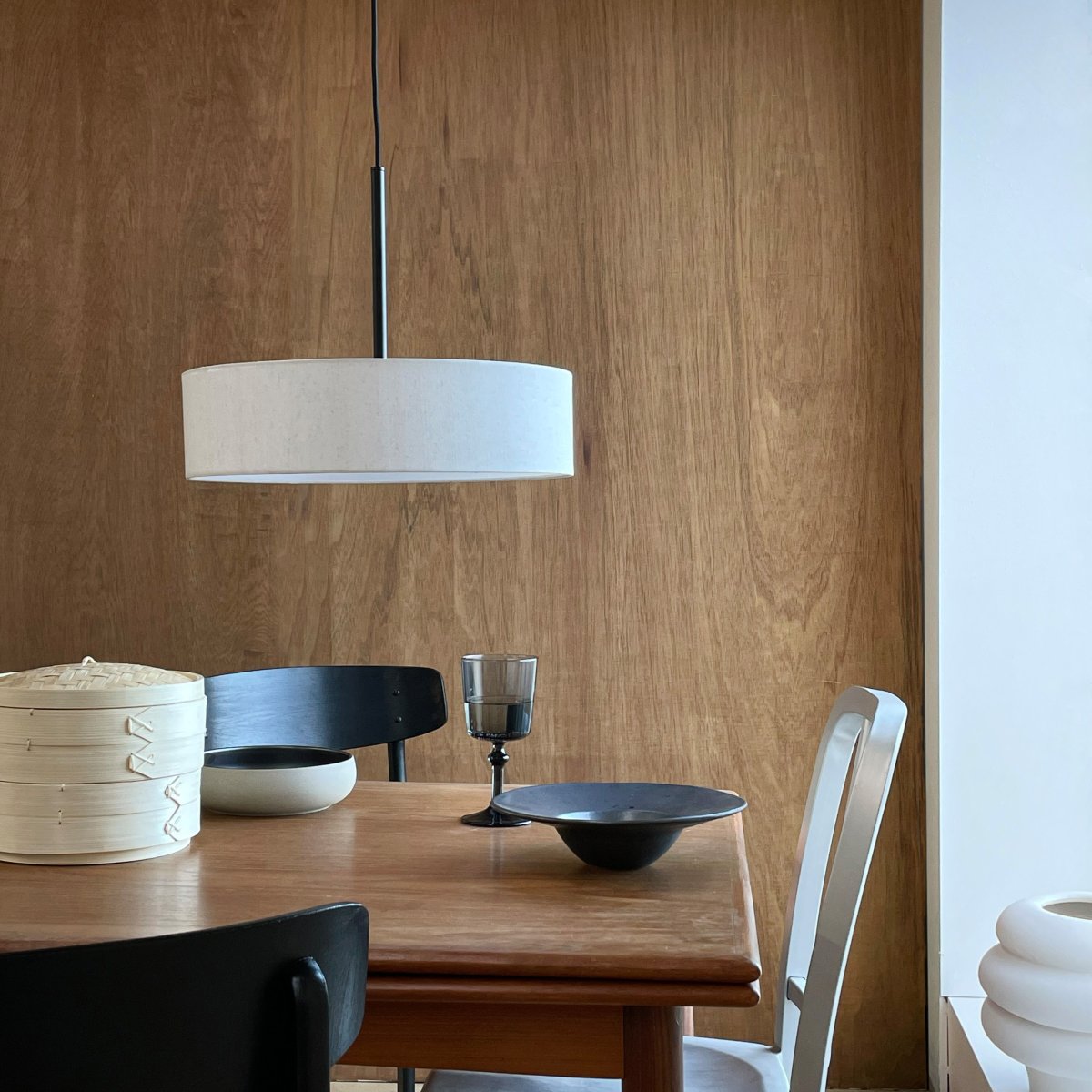 Calix low Ø45 Blanquecino Lámpas de techo De Dyberg Larsen - Calix &auml;r en modern pendel med tidl&ouml;s design.