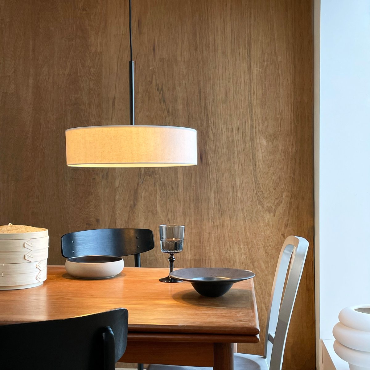 Calix low Ø45 Blanquecino Lámpas de techo De Dyberg Larsen - Calix &auml;r en modern pendel med tidl&ouml;s design.