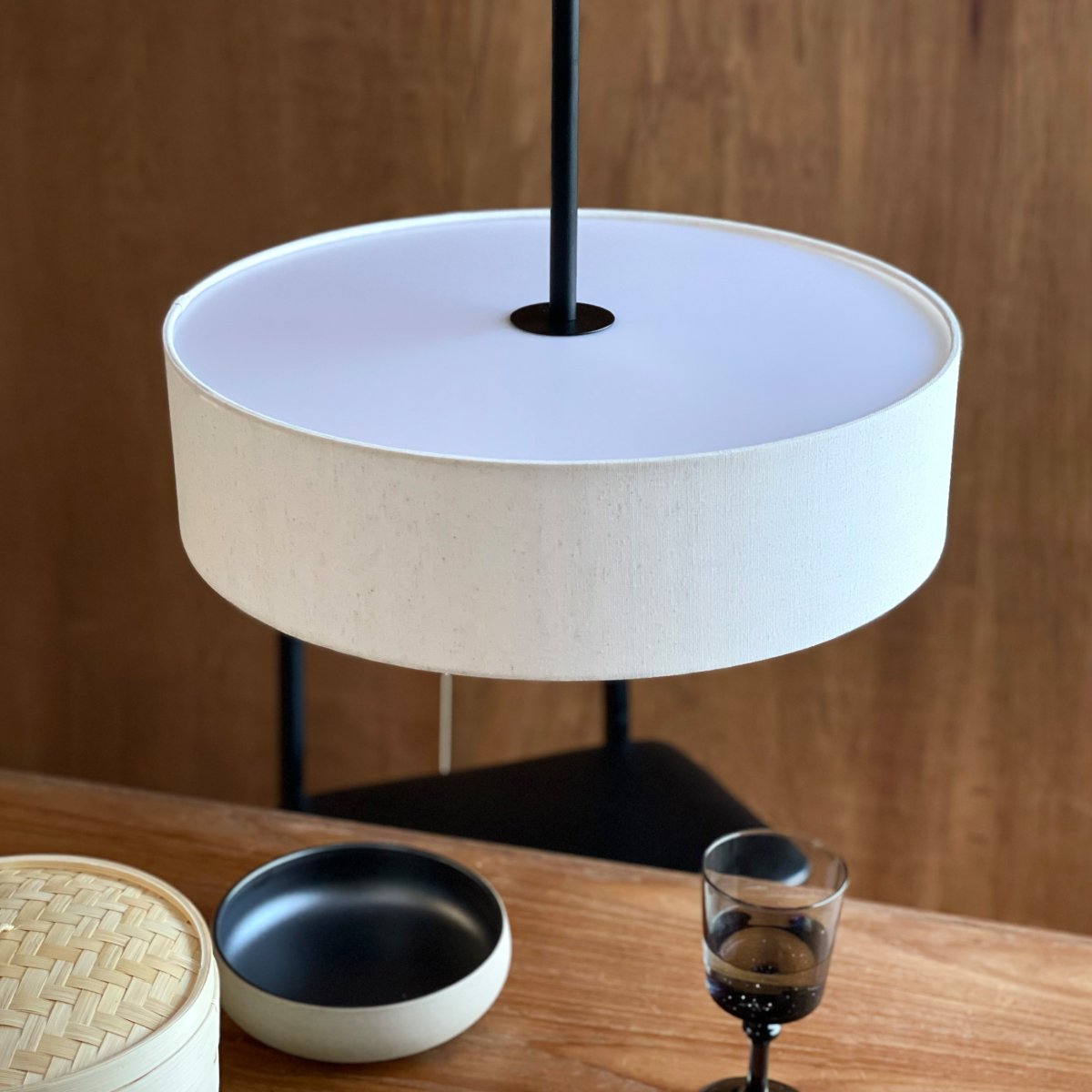 Calix low Ø45 Blanquecino Lámpas de techo De Dyberg Larsen - Calix &auml;r en modern pendel med tidl&ouml;s design.